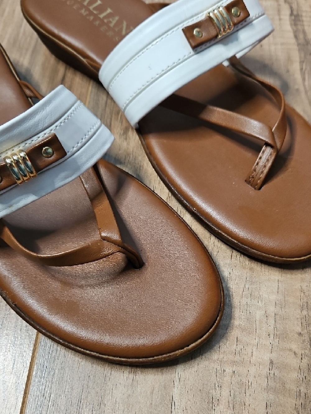 Italian Shoemakers White and Brown Leather Slide Thong Sandals 8 - Picture 2 of 11